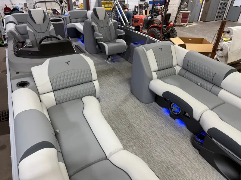 Slide: The Image of Tahoe Cascade 2385 Quad Lounge & Honda 4-Stroke EFI 2025 - 35