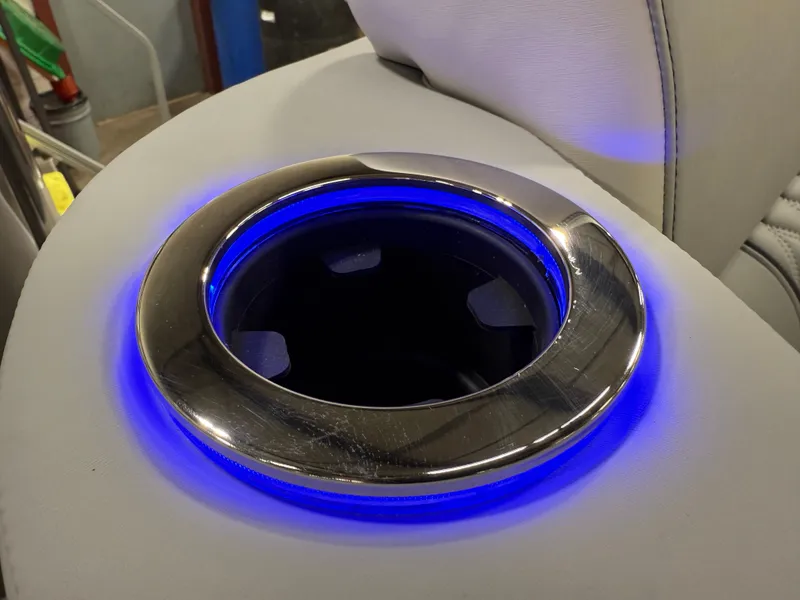 Slide: The Image of Tahoe Cascade 2385 Quad Lounge & Honda 4-Stroke EFI 2025 - 39