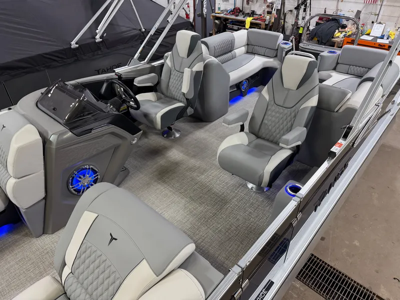 Slide: The Image of Tahoe Cascade 2385 Quad Lounge & Honda 4-Stroke EFI 2025 - 4