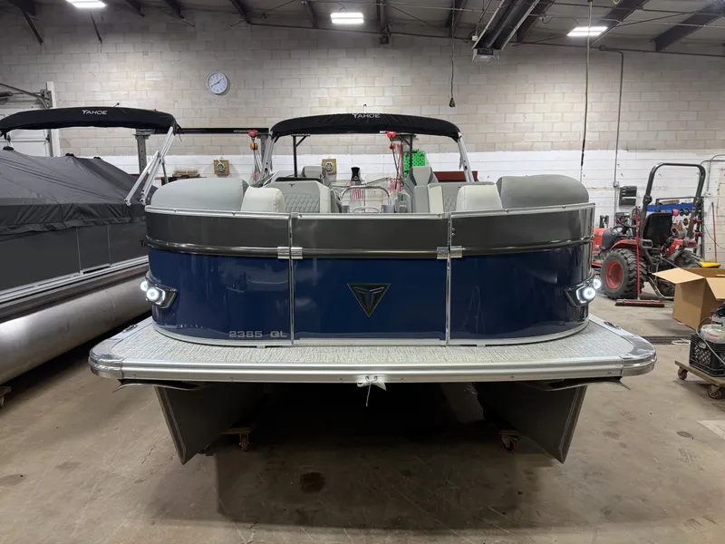 Slide: The Image of Tahoe Cascade 2385 Quad Lounge & Honda 4-Stroke EFI 2025 - 41