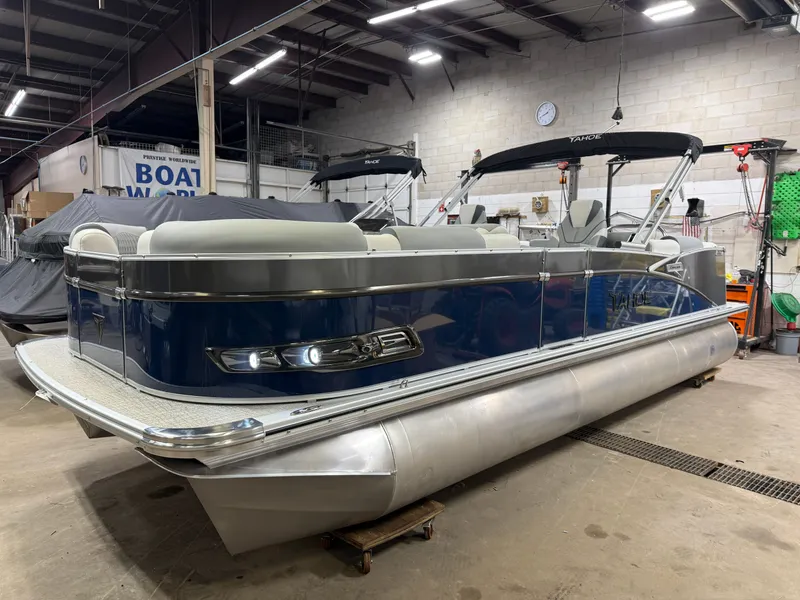 Slide: The Image of Tahoe Cascade 2385 Quad Lounge & Honda 4-Stroke EFI 2025 - 45