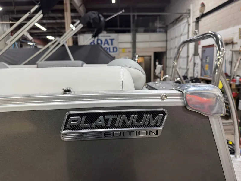 Slide: The Image of Tahoe Cascade 2385 Quad Lounge & Honda 4-Stroke EFI 2025 - 47