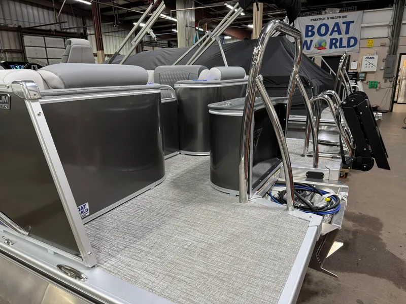 Slide: The Image of Tahoe Cascade 2385 Quad Lounge & Honda 4-Stroke EFI 2025 - 48