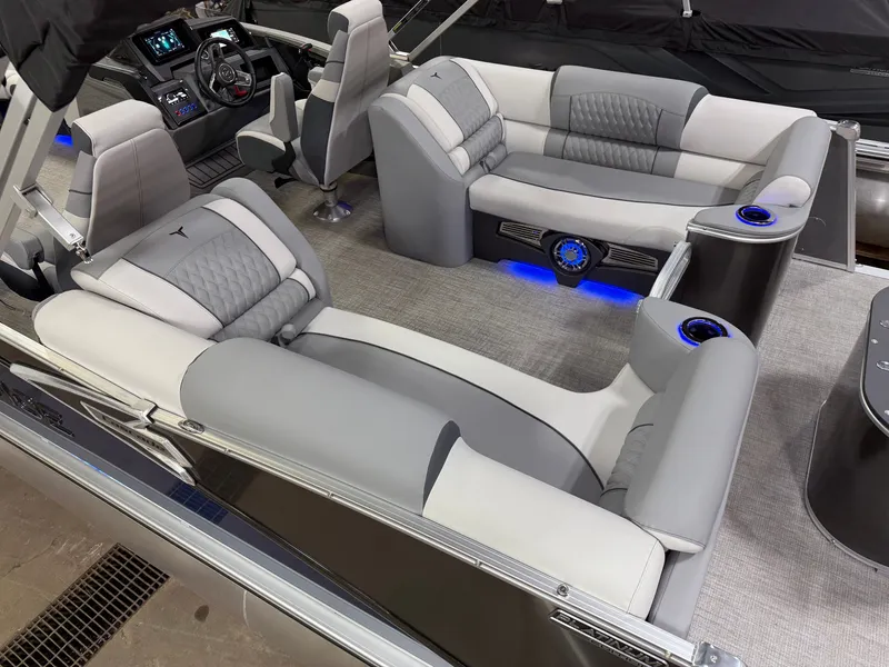 Slide: The Image of Tahoe Cascade 2385 Quad Lounge & Honda 4-Stroke EFI 2025 - 5