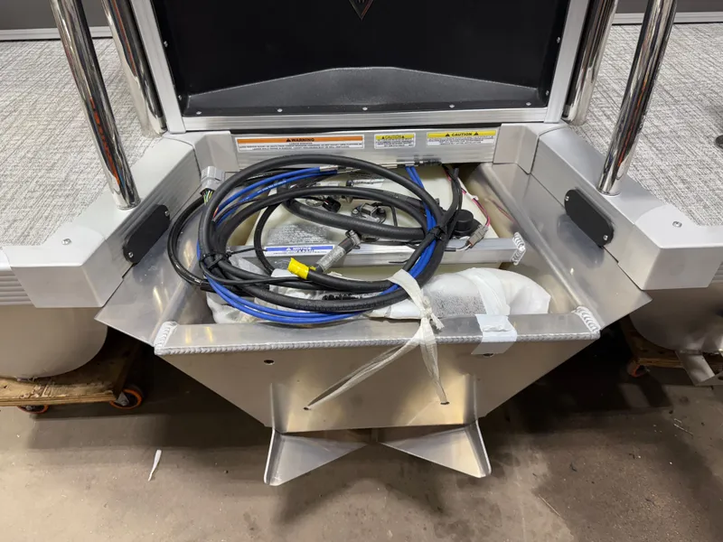 Slide: The Image of Tahoe Cascade 2385 Quad Lounge & Honda 4-Stroke EFI 2025 - 50