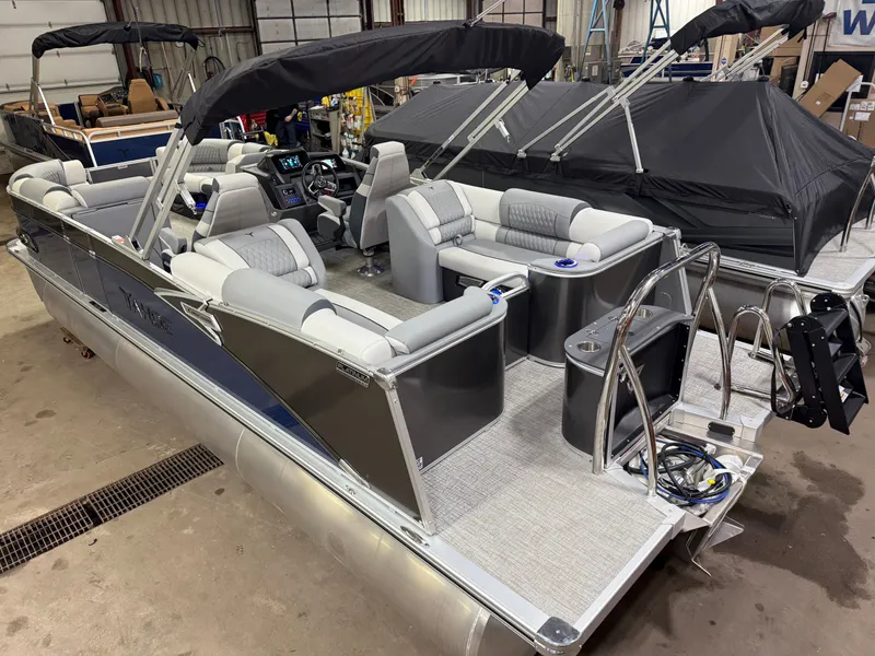 Slide: The Image of Tahoe Cascade 2385 Quad Lounge & Honda 4-Stroke EFI 2025 - 55