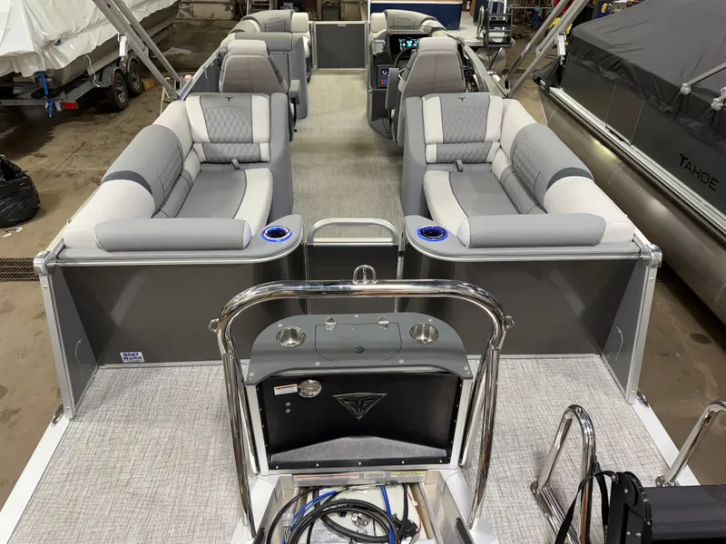 Slide: The Image of Tahoe Cascade 2385 Quad Lounge & Honda 4-Stroke EFI 2025 - 6