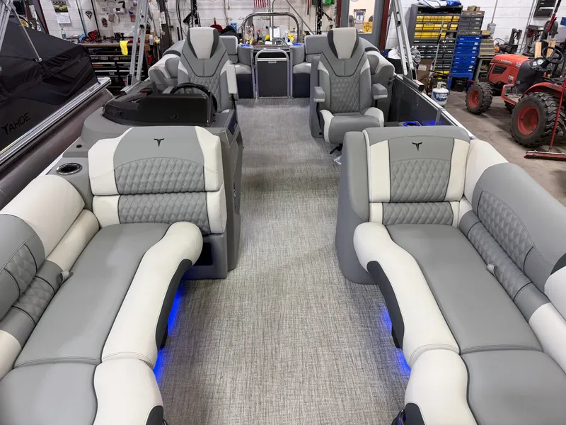 Slide: The Image of Tahoe Cascade 2385 Quad Lounge & Honda 4-Stroke EFI 2025 - 7