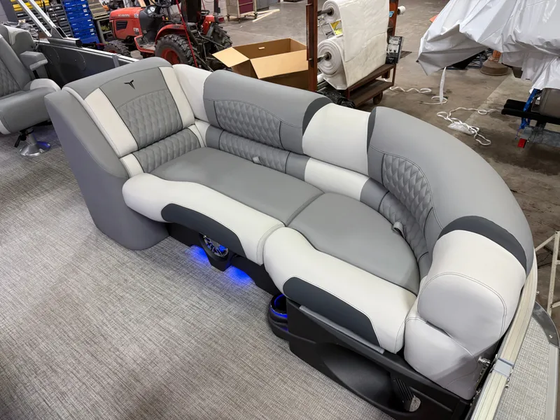 Slide: The Image of Tahoe Cascade 2385 Quad Lounge & Honda 4-Stroke EFI 2025 - 9