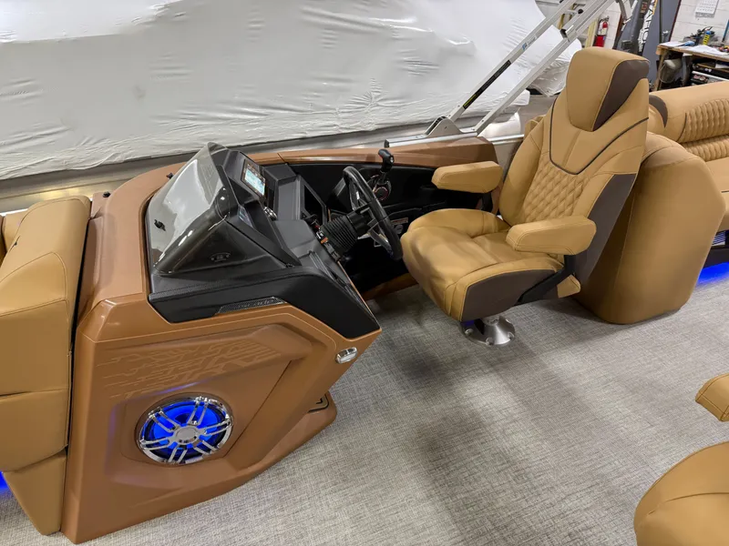 Slide: The Image of Tahoe Cascade 2385 Quad Lounge & Honda 4-Stroke EFI 2025 - 11