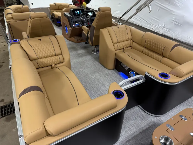 Slide: The Image of Tahoe Cascade 2385 Quad Lounge & Honda 4-Stroke EFI 2025 - 23
