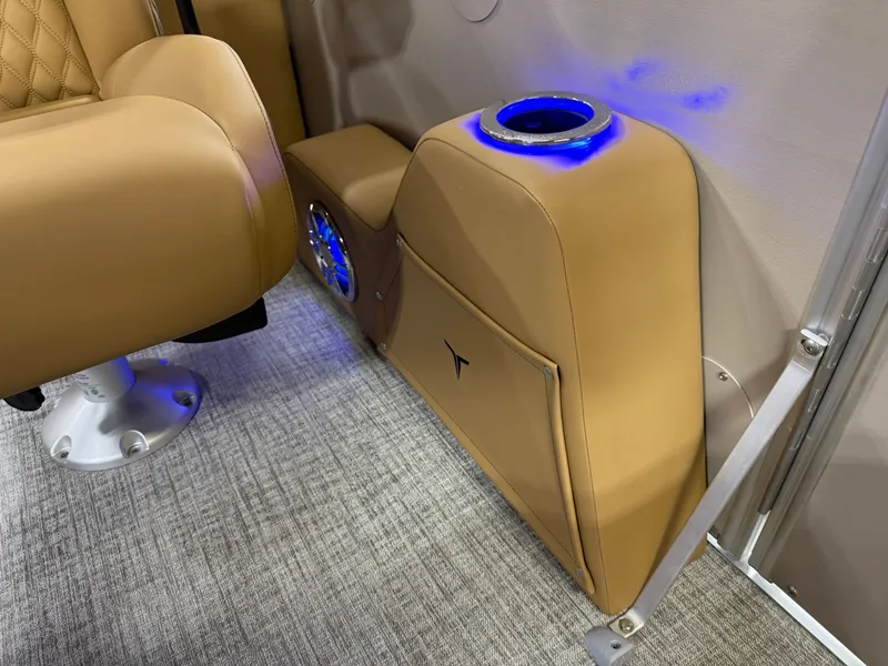 Slide: The Image of Tahoe Cascade 2385 Quad Lounge & Honda 4-Stroke EFI 2025 - 25