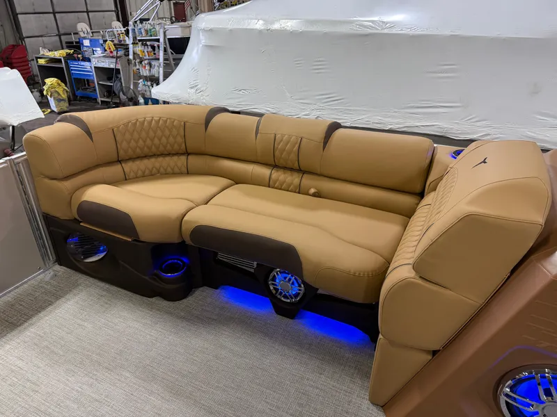 Slide: The Image of Tahoe Cascade 2385 Quad Lounge & Honda 4-Stroke EFI 2025 - 32