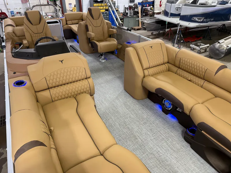 Slide: The Image of Tahoe Cascade 2385 Quad Lounge & Honda 4-Stroke EFI 2025 - 34