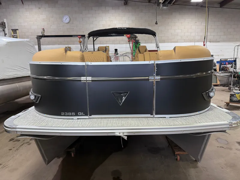 Slide: The Image of Tahoe Cascade 2385 Quad Lounge & Honda 4-Stroke EFI 2025 - 35