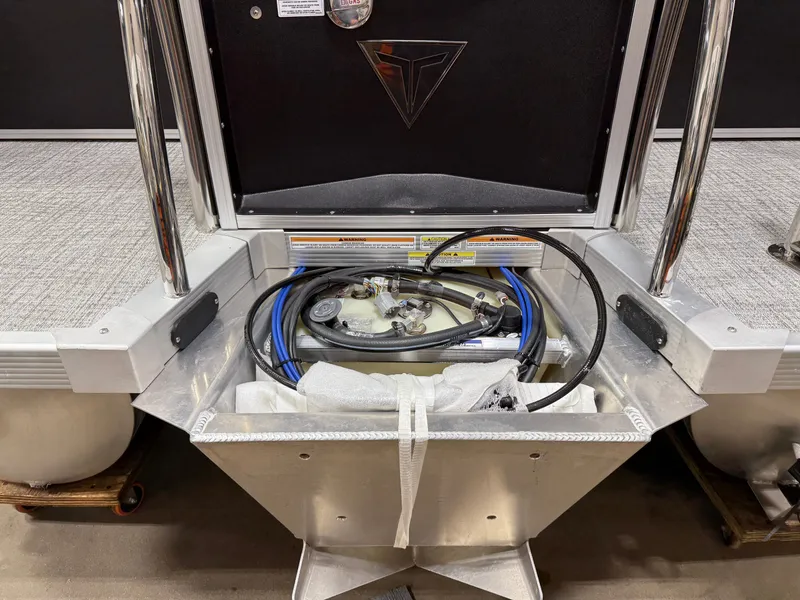 Slide: The Image of Tahoe Cascade 2385 Quad Lounge & Honda 4-Stroke EFI 2025 - 42