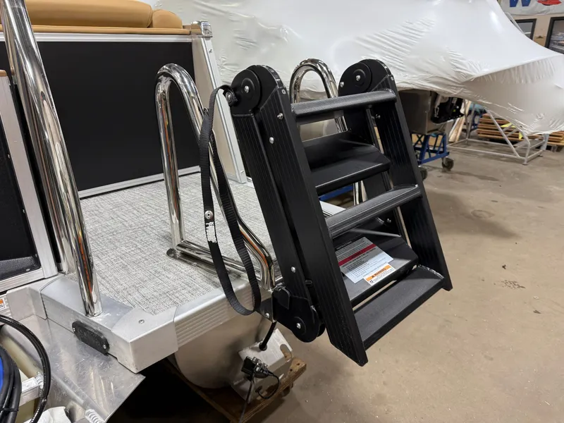 Slide: The Image of Tahoe Cascade 2385 Quad Lounge & Honda 4-Stroke EFI 2025 - 44