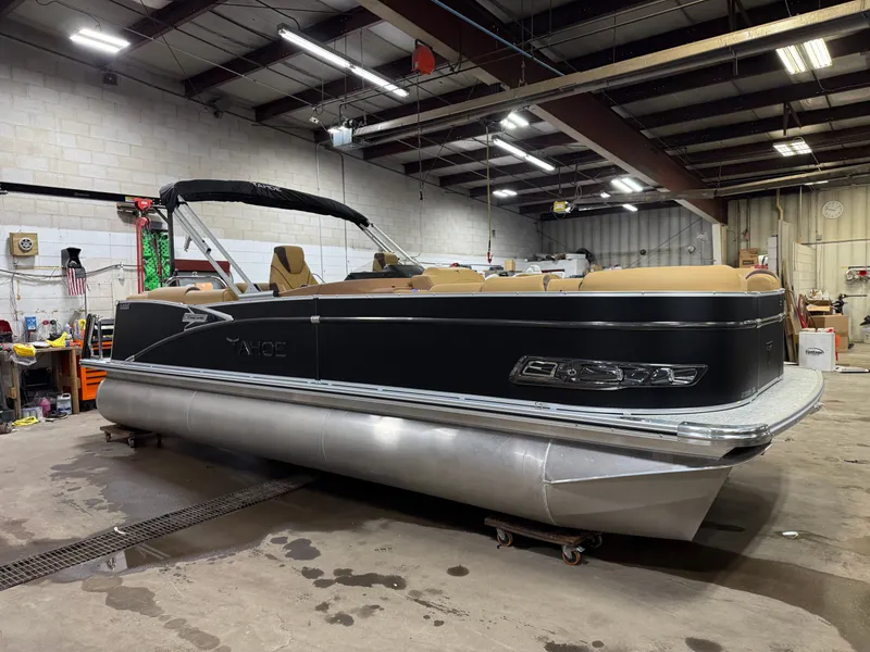 Slide: The Image of Tahoe Cascade 2385 Quad Lounge & Honda 4-Stroke EFI 2025 - 48