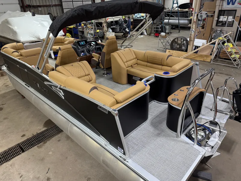 Slide: The Image of Tahoe Cascade 2385 Quad Lounge & Honda 4-Stroke EFI 2025 - 49