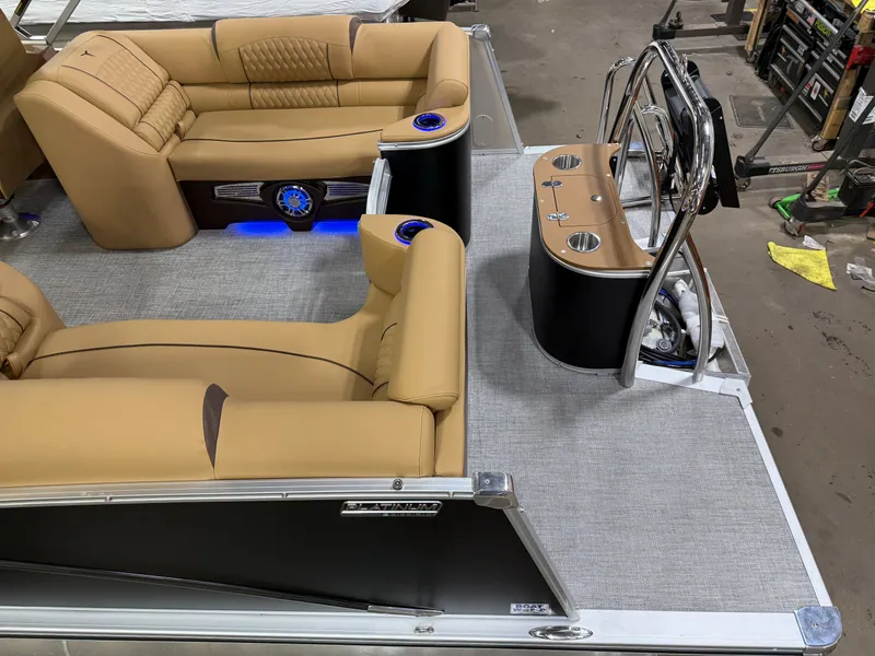 Slide: The Image of Tahoe Cascade 2385 Quad Lounge & Honda 4-Stroke EFI 2025 - 5