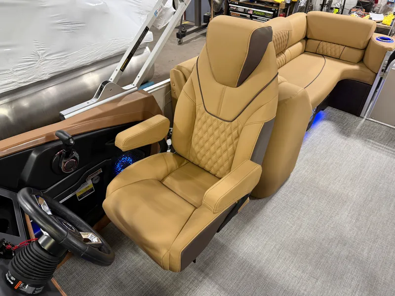 Slide: The Image of Tahoe Cascade Quad Lounge 2385 & 4-Stroke 2025 - 12