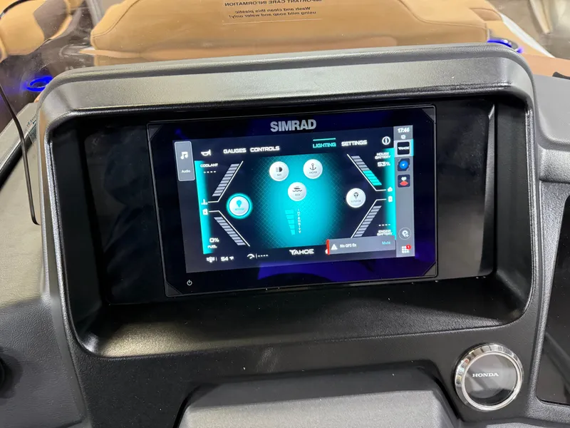 Slide: The Image of Tahoe Cascade Quad Lounge 2385 & 4-Stroke 2025 - 15