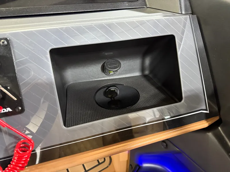 Slide: The Image of Tahoe Cascade Quad Lounge 2385 & 4-Stroke 2025 - 17