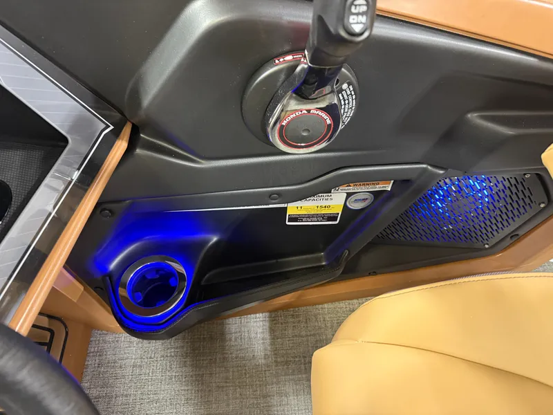 Slide: The Image of Tahoe Cascade Quad Lounge 2385 & 4-Stroke 2025 - 18