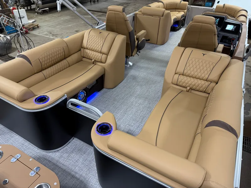 Slide: The Image of Tahoe Cascade Quad Lounge 2385 & 4-Stroke 2025 - 22