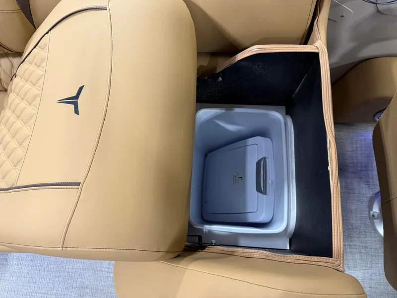 Slide: The Image of Tahoe Cascade Quad Lounge 2385 & 4-Stroke 2025 - 24