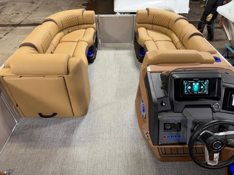 Slide: The Image of Tahoe Cascade Quad Lounge 2385 & 4-Stroke 2025 - 28