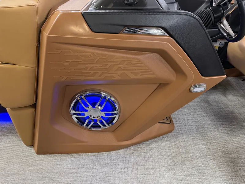 Slide: The Image of Tahoe Cascade Quad Lounge 2385 & 4-Stroke 2025 - 29