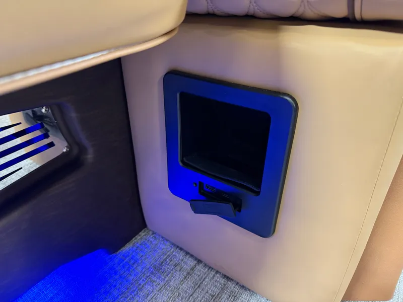 Slide: The Image of Tahoe Cascade Quad Lounge 2385 & 4-Stroke 2025 - 30