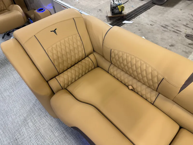 Slide: The Image of Tahoe Cascade Quad Lounge 2385 & 4-Stroke 2025 - 31