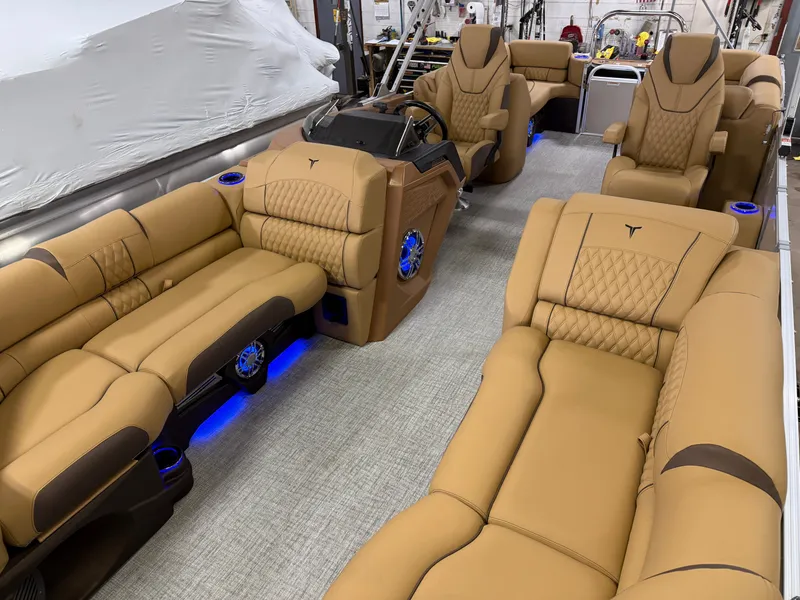 Slide: The Image of Tahoe Cascade Quad Lounge 2385 & 4-Stroke 2025 - 33