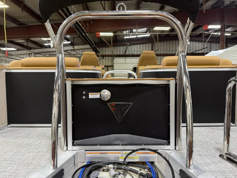 Slide: The Image of Tahoe Cascade Quad Lounge 2385 & 4-Stroke 2025 - 43