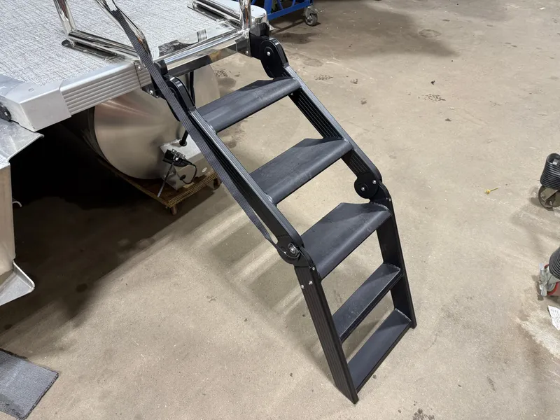 Slide: The Image of Tahoe Cascade Quad Lounge 2385 & 4-Stroke 2025 - 45