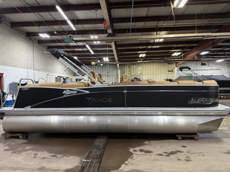 Slide: The Image of Tahoe Cascade Quad Lounge 2385 & 4-Stroke 2025 - 47