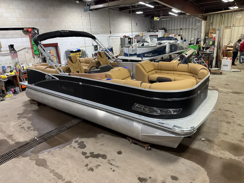 Slide: The Image of Tahoe Cascade Quad Lounge 2385 & 4-Stroke 2025 - 51