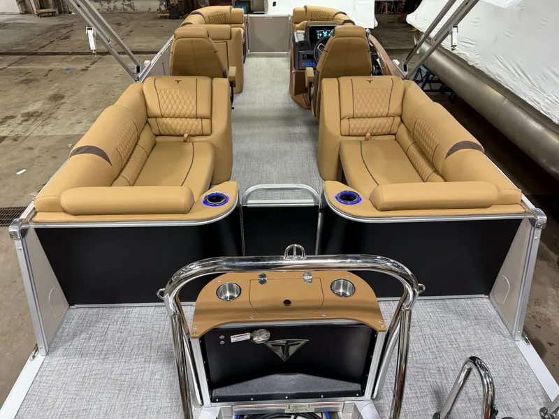 Slide: The Image of Tahoe Cascade Quad Lounge 2385 & 4-Stroke 2025 - 6