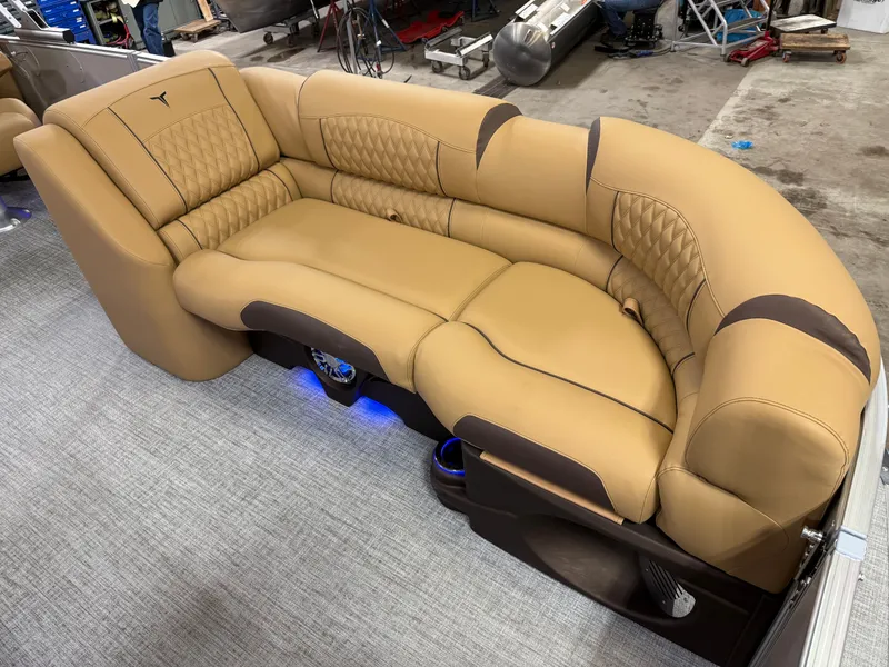 Slide: The Image of Tahoe Cascade Quad Lounge 2385 & 4-Stroke 2025 - 9