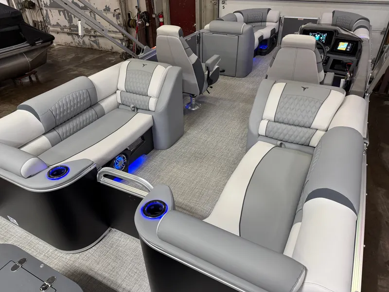 Slide: The Image of Tahoe Cascade 2385 Quad Lounge & Honda 4-Stroke EFI 2025 - 22