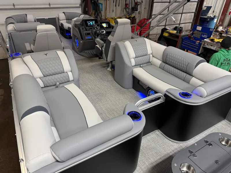 Slide: The Image of Tahoe Cascade 2385 Quad Lounge & Honda 4-Stroke EFI 2025 - 23