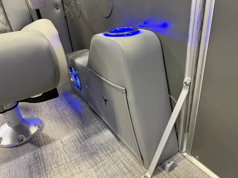 Slide: The Image of Tahoe Cascade 2385 Quad Lounge & Honda 4-Stroke EFI 2025 - 27