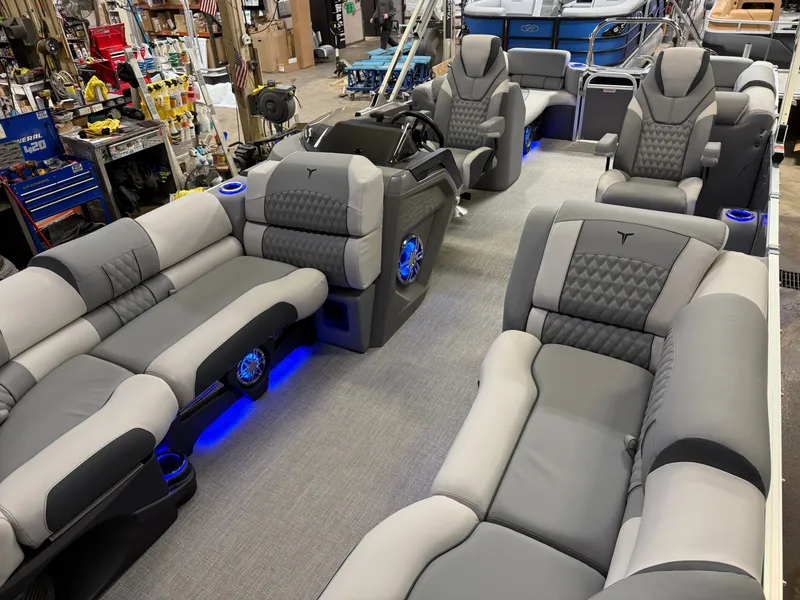 Slide: The Image of Tahoe Cascade 2385 Quad Lounge & Honda 4-Stroke EFI 2025 - 34