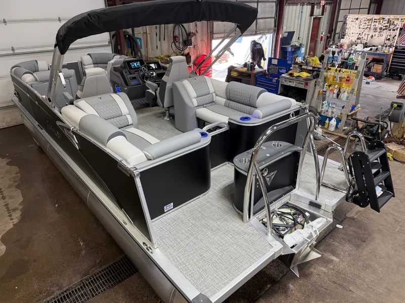 Slide: The Image of Tahoe Cascade 2385 Quad Lounge & Honda 4-Stroke EFI 2025 - 49