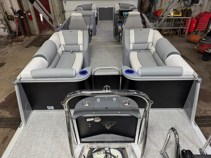 Slide: The Image of Tahoe Cascade 2385 Quad Lounge & Honda 4-Stroke EFI 2025 - 6