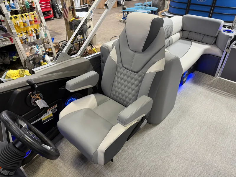 Slide: The Image of Tahoe Cascade Quad Lounge 2385 & 4-Stroke 2025 - 12