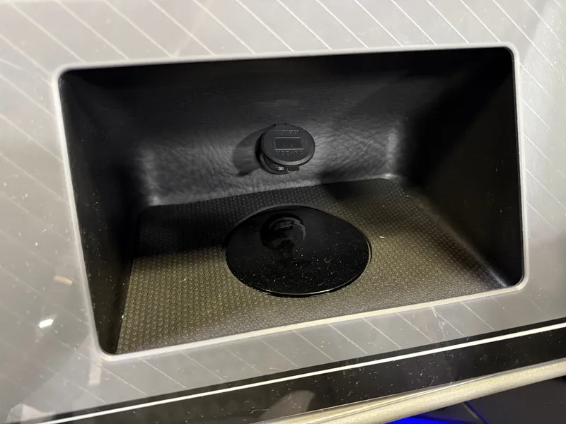 Slide: The Image of Tahoe Cascade Quad Lounge 2385 & 4-Stroke 2025 - 17