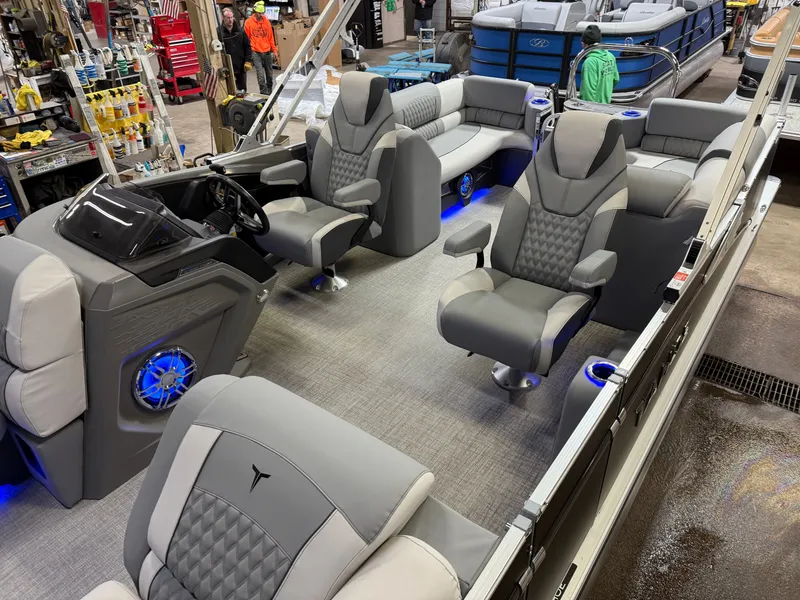 Slide: The Image of Tahoe Cascade Quad Lounge 2385 & 4-Stroke 2025 - 3